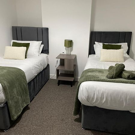 Comfy Home For Contractors And Families With Free Parking - Sage View 奥尔德肖特 外观 照片