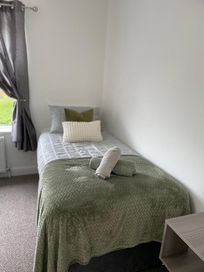 Comfy Home For Contractors And Families With Free Parking - Sage View 奥尔德肖特 外观 照片