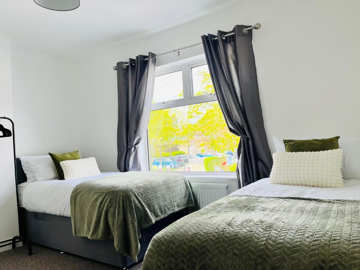 Comfy Home For Contractors And Families With Free Parking - Sage View 奥尔德肖特 外观 照片