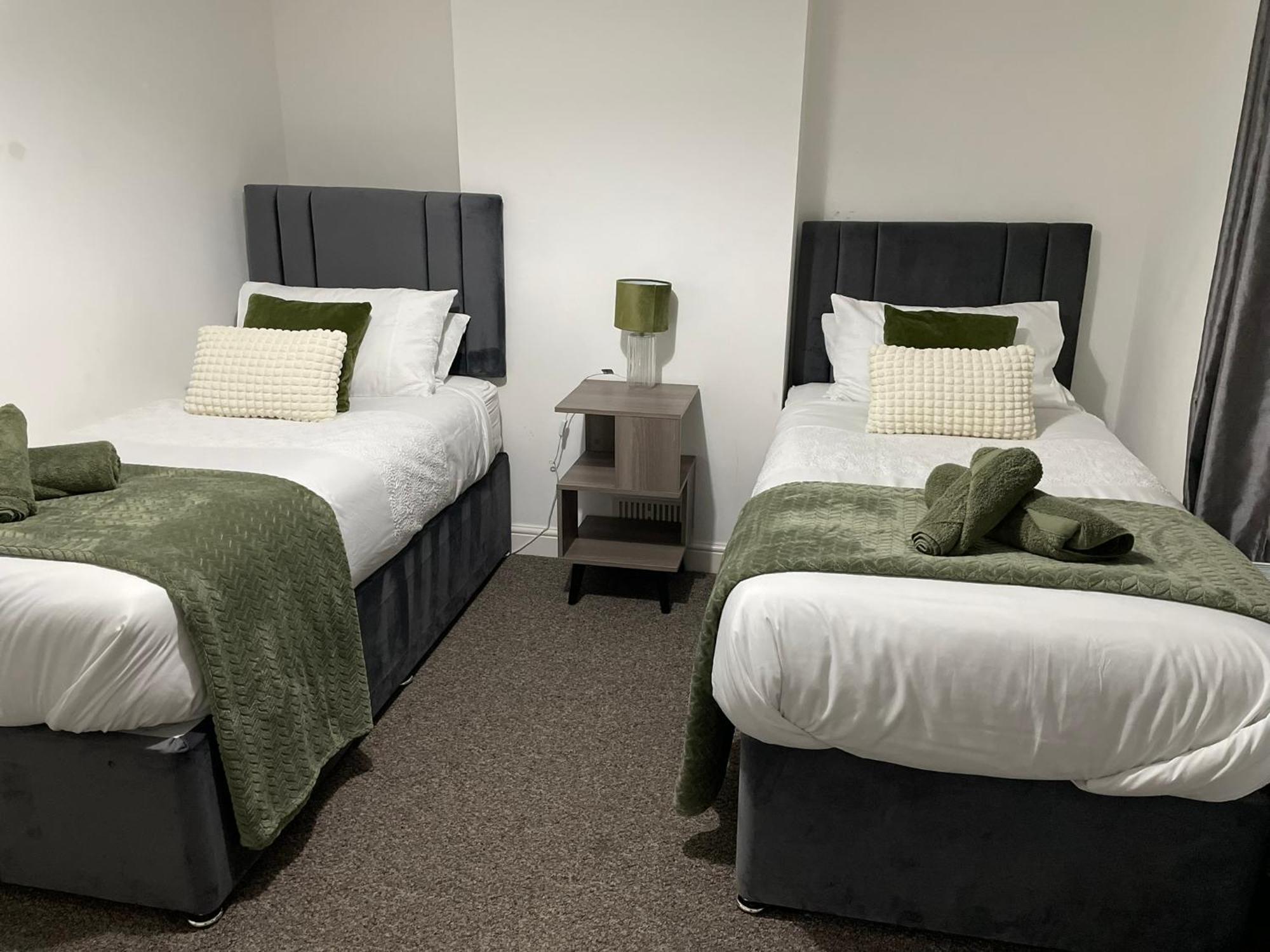 Comfy Home For Contractors And Families With Free Parking - Sage View 奥尔德肖特 外观 照片