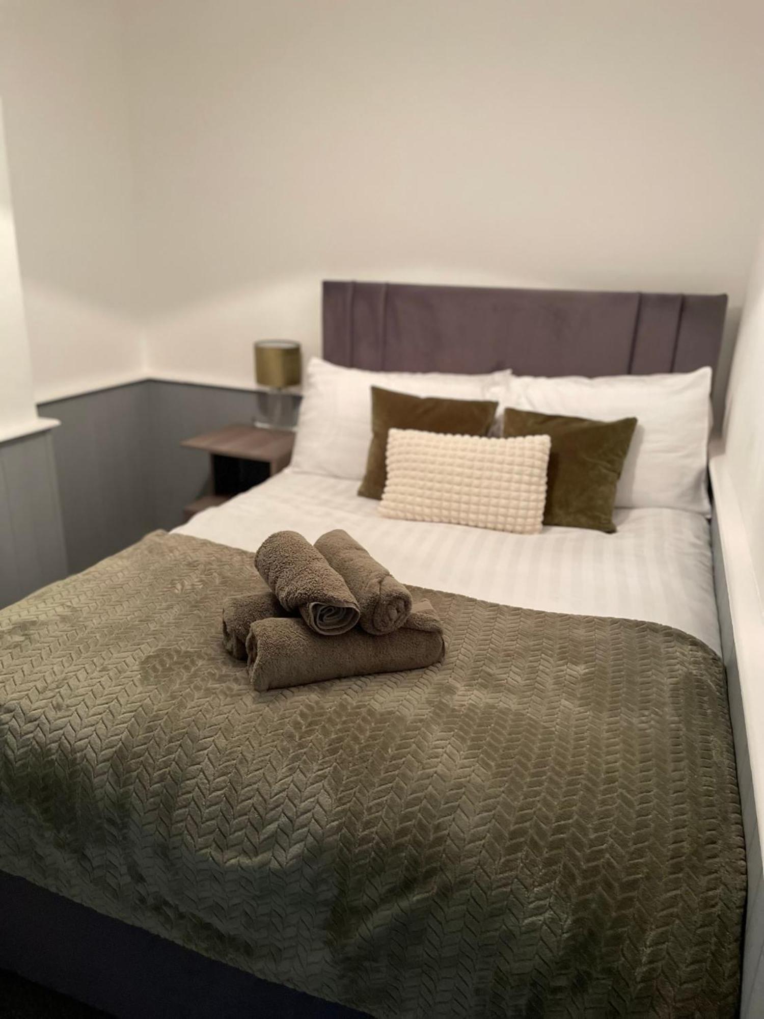Comfy Home For Contractors And Families With Free Parking - Sage View 奥尔德肖特 外观 照片